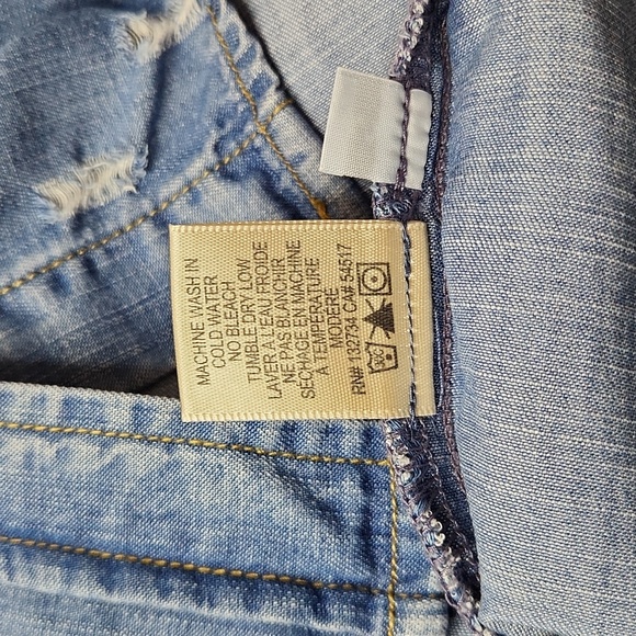 🌿 Cloth & Stone Blue Chambray Distressed High-Low Button Down, Size S ~ EUC - Picture 8 of 8